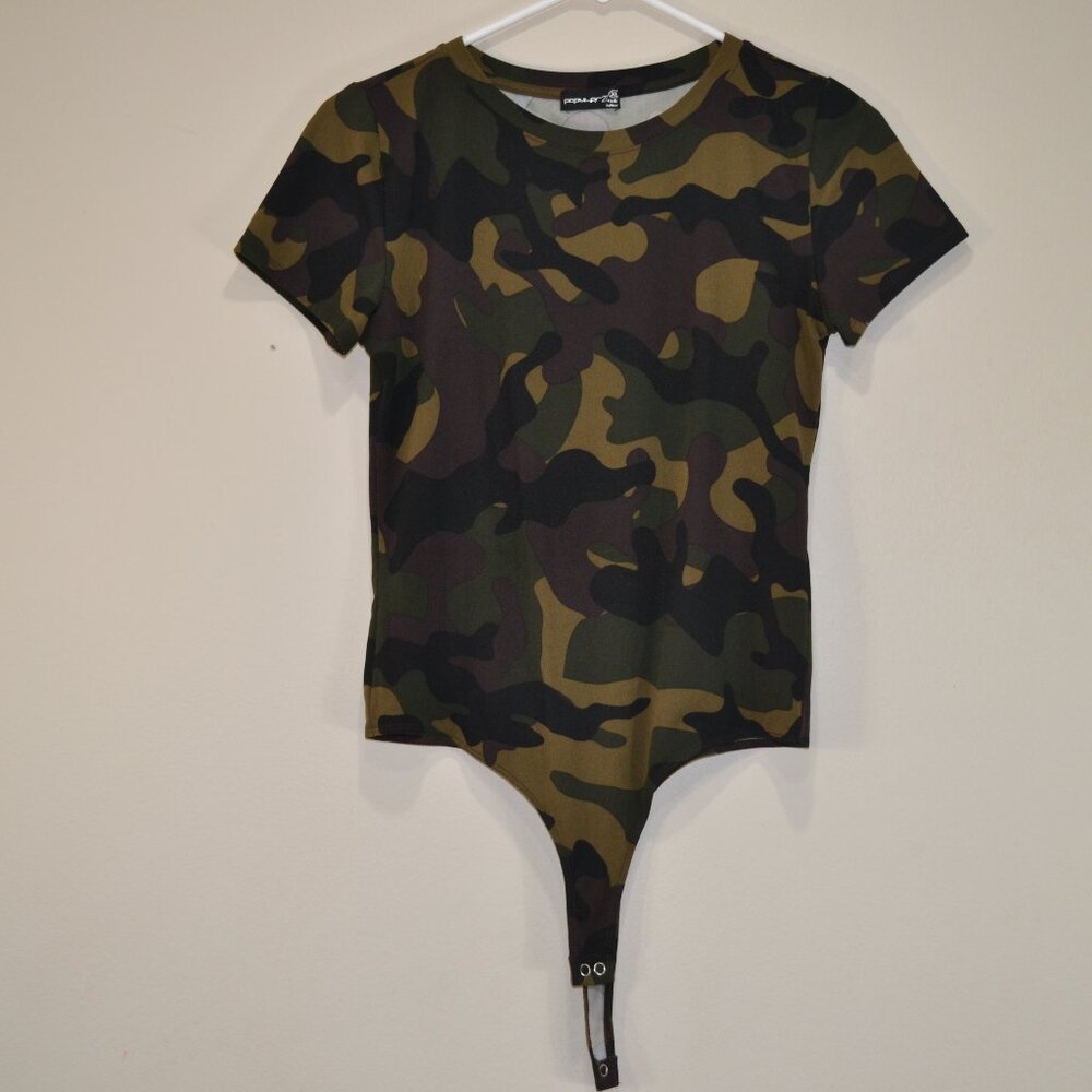 Popular 21 Womens XL Camouflage Snap One Piece Pullover Stretch Green Bodysuit